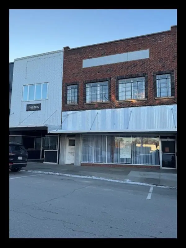 117 N Rollins Street, Macon, MO 63552