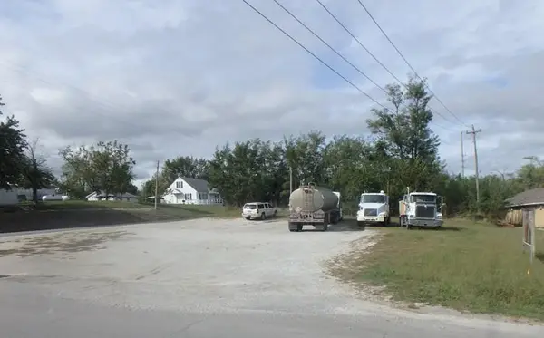 100 N 6th Street, Edina, MO 63537