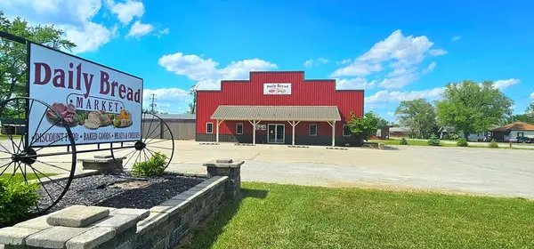 100 Pleasant Street, Cincinnati, IA 52549