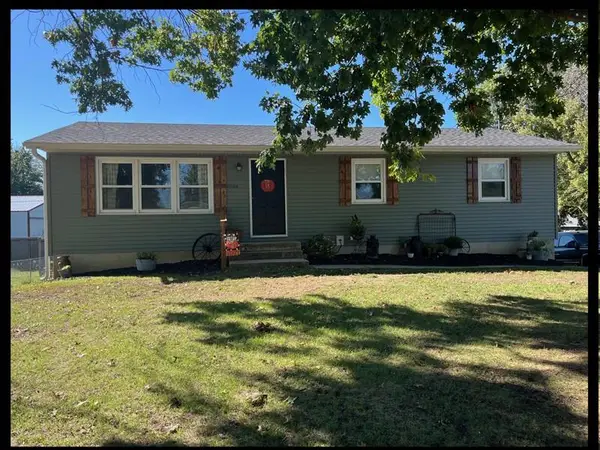 1006 Crestview Drive, Macon, MO 63552