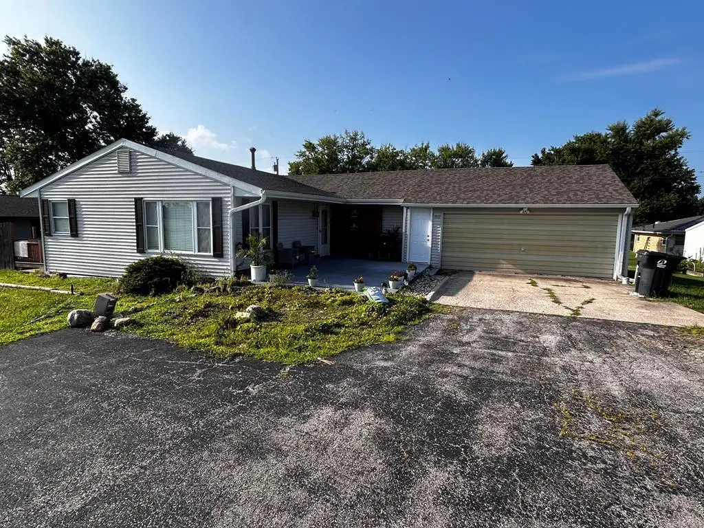 1410 E Briggs Drive, Macon, MO 63552 - Image #1