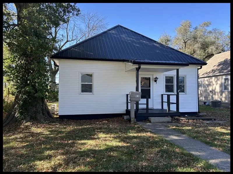 408 Crescent Drive, Macon, MO 63552 - Image #1