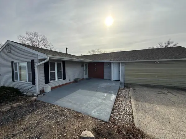 1410 E Briggs Drive, Macon, MO 63552