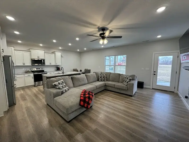 1007 N Hickman St, Centralia, MO 65240 - Image #3