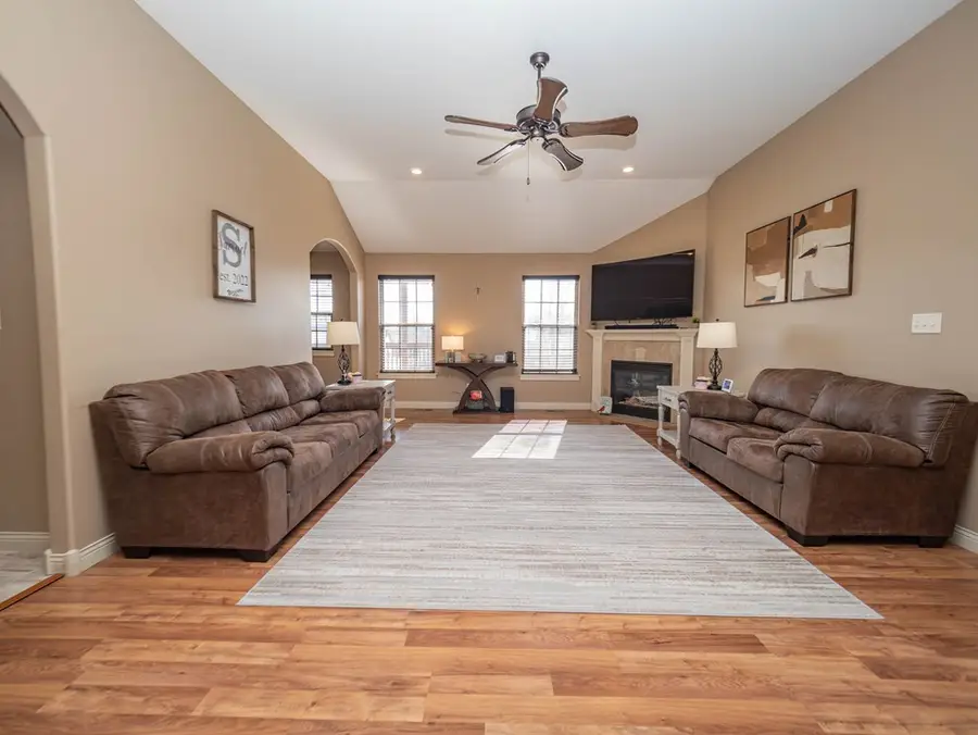 1006 Bradford Circle, Moberly, MO 65270 - #2