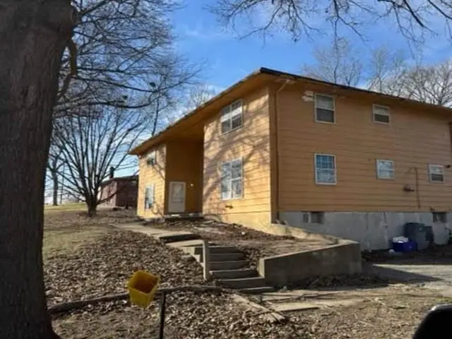 3605 Charles Street, Saint Joseph, MO 64506 - #2