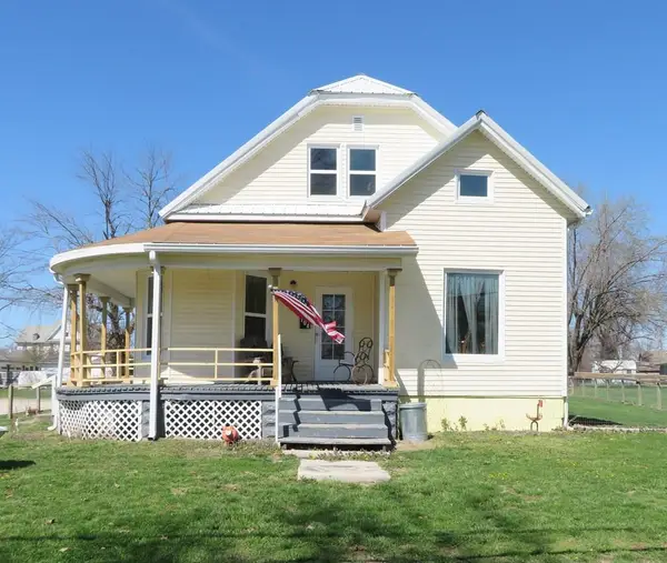 104 E College Avenue, Shelbina, MO 63468