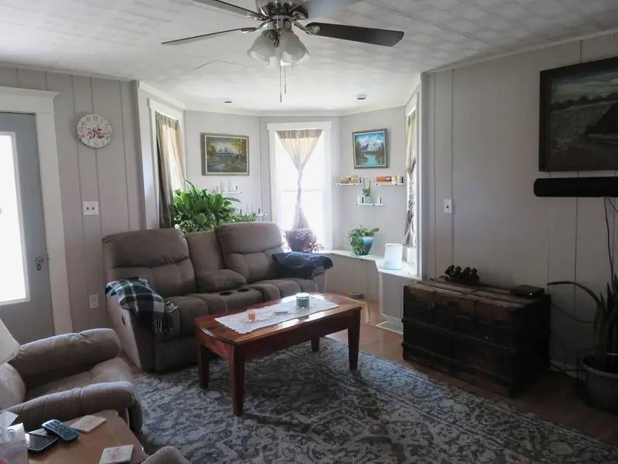 104 E College Avenue, Shelbina, MO 63468 - #2