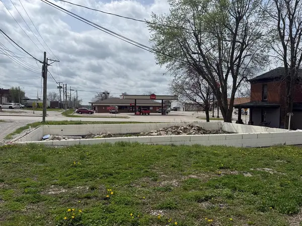 205 E Lafayette, Edina, MO 63537