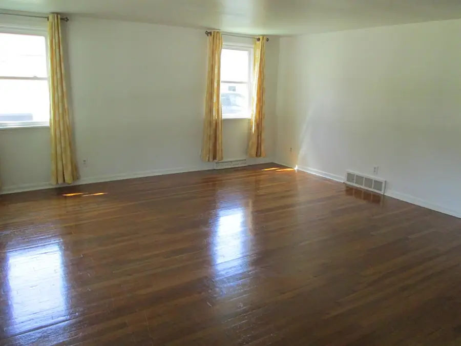 507 E Sanders Street, La Plata, MO 63549 - #2