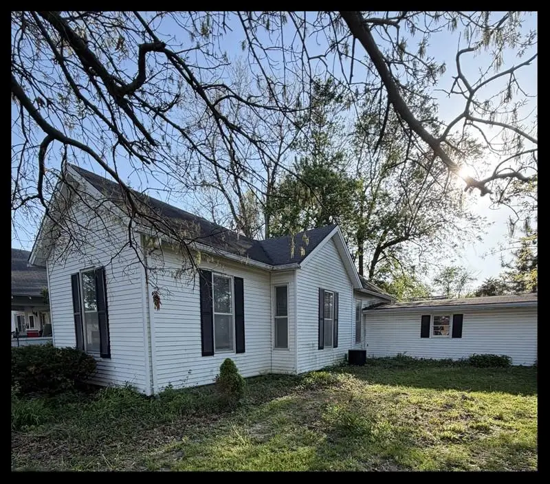 413 Pearl Street, Macon, MO 63552 - #1