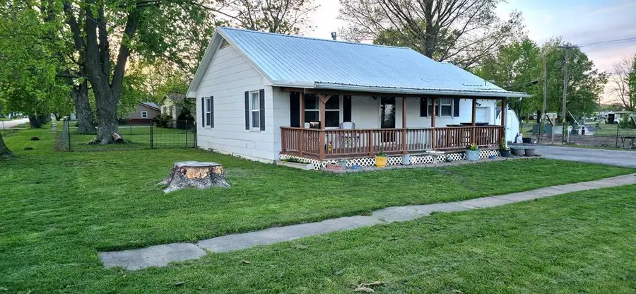 300 N Missouri Street, Shelbina, MO 63468 - #2