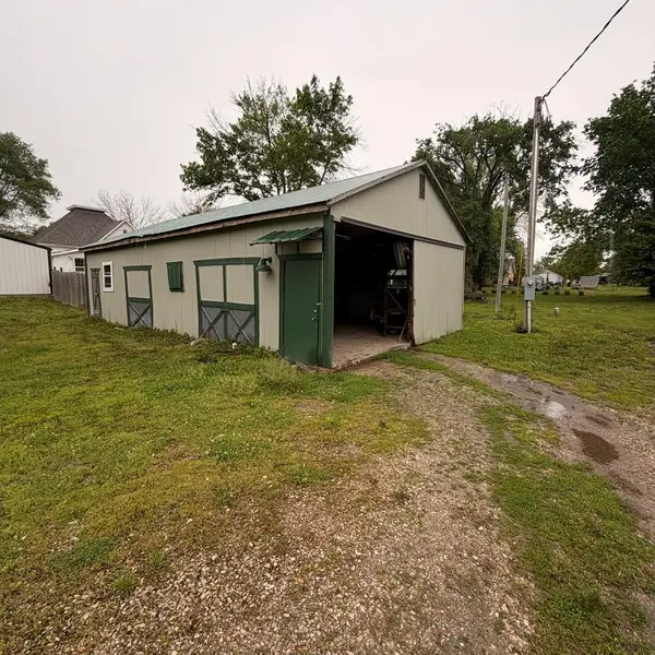 211 B S Shelby, Clarence, MO 63437