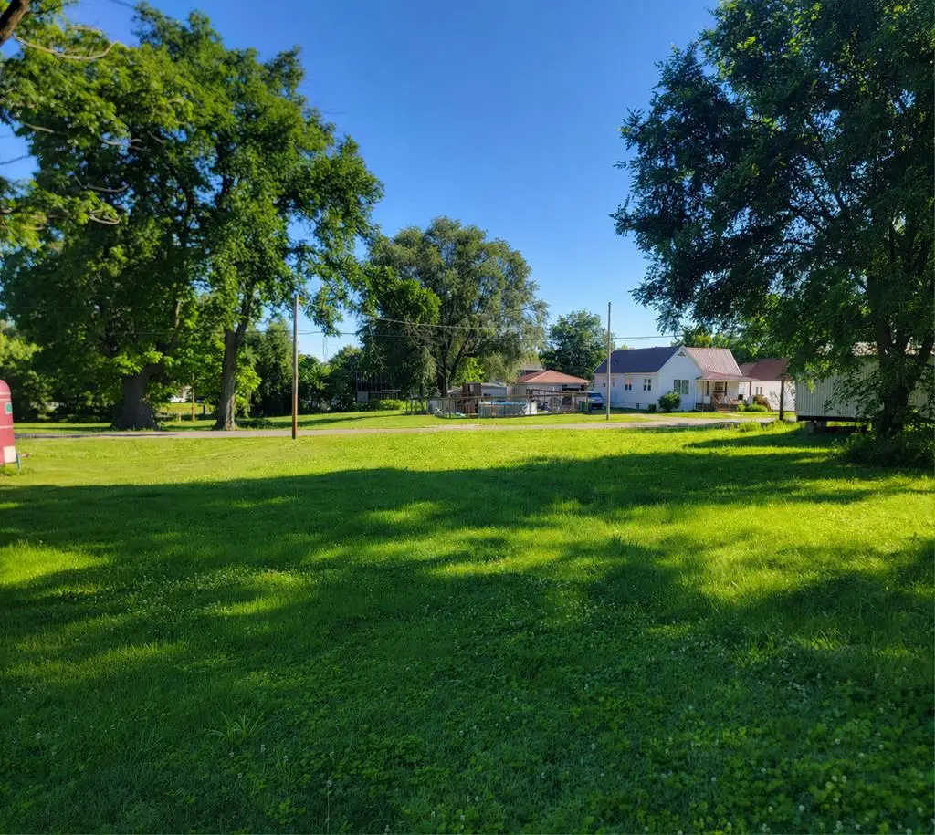 108 W 4th Street, Macon, MO 63552 - #1