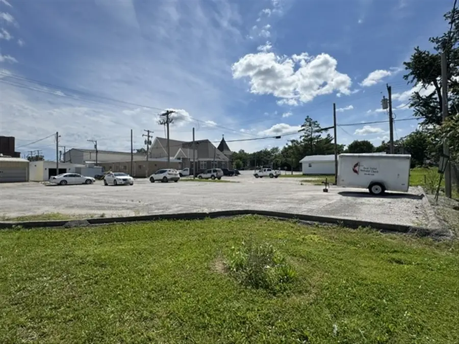 000 Prairie Street, Macon, MO 63552 - #2