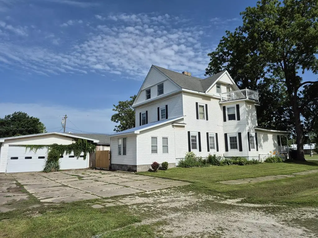 104 W Sixth Street, Queen City, MO 63561 - #1