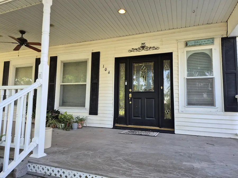 104 W Sixth Street, Queen City, MO 63561 - #2