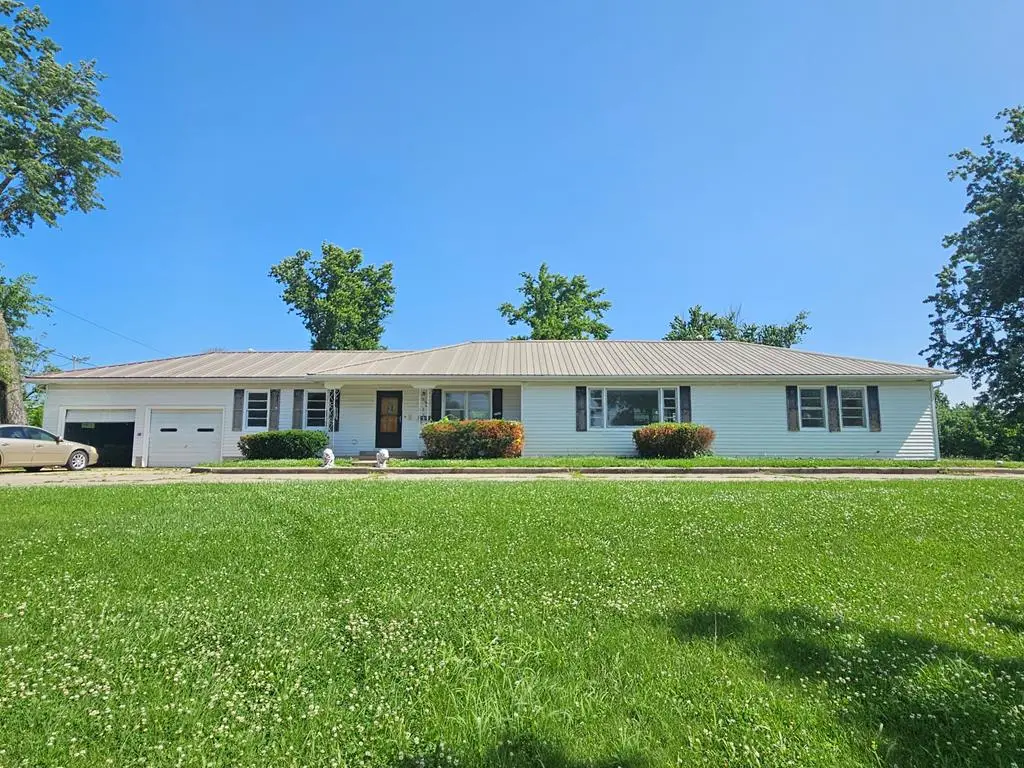 407 E North St, Edina, MO 63537 - #1