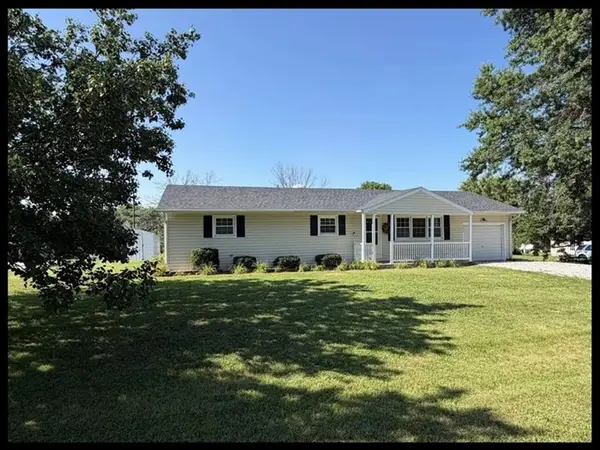 902 Crestview Drive, Macon, MO 63552