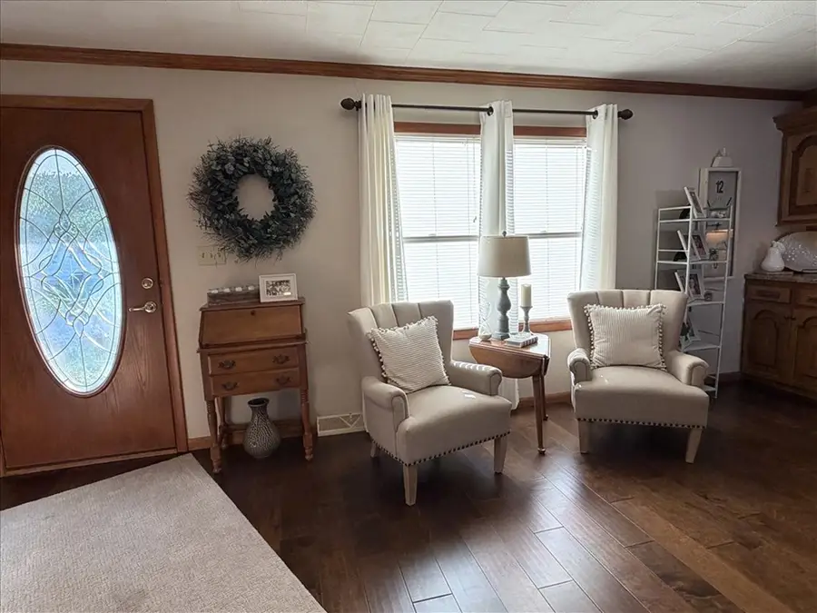 206 S Tremont St, La Plata, MO 63549 - #3