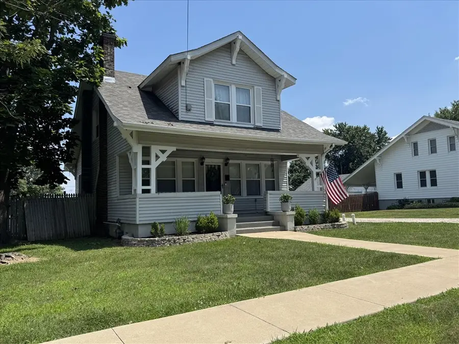902 Jackson Street, Macon, MO 63552 - #2