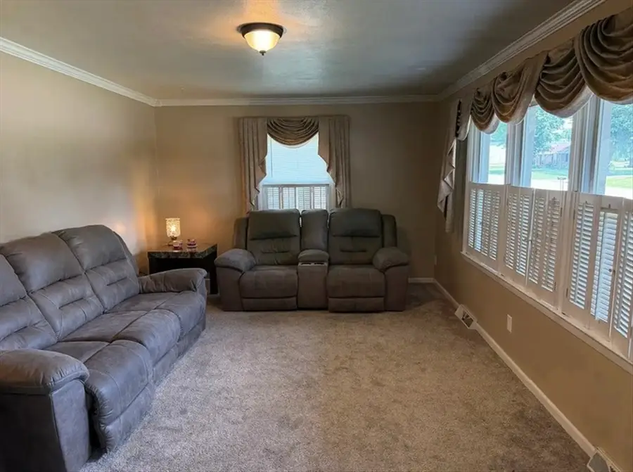 1405 Englewood Drive, Macon, MO 63552 - #3