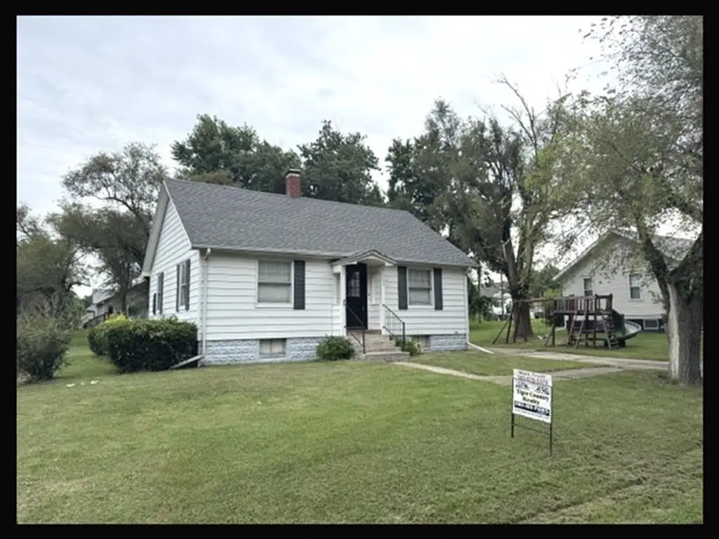 109 W Washington St, Bucklin, MO 64631 - #1