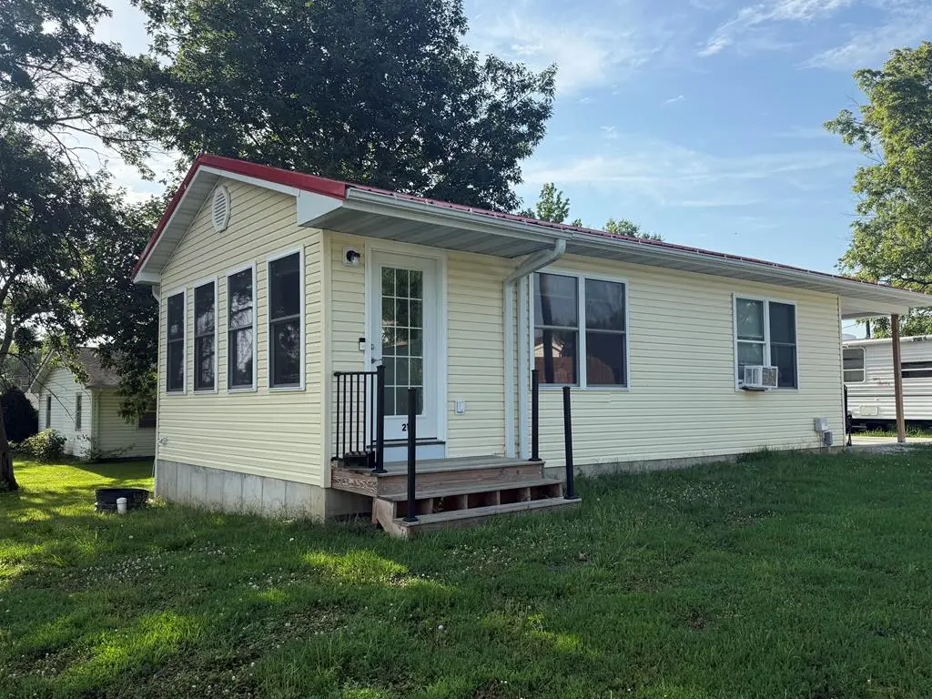 217 W Bates, La Plata, MO 63549 - #1