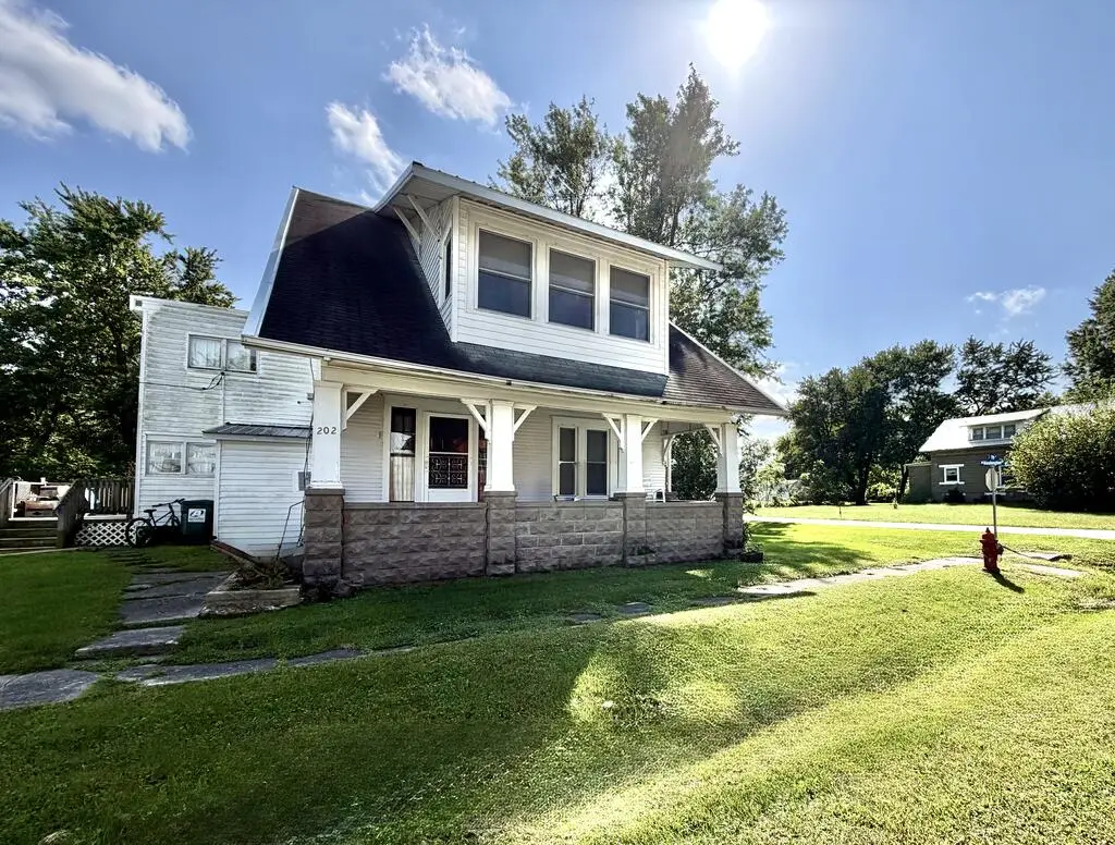 202 E 7th Street, Queen City, MO 63561 - #1
