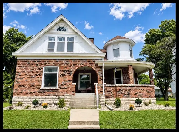210 W Spruce Street, Shelbina, MO 63468