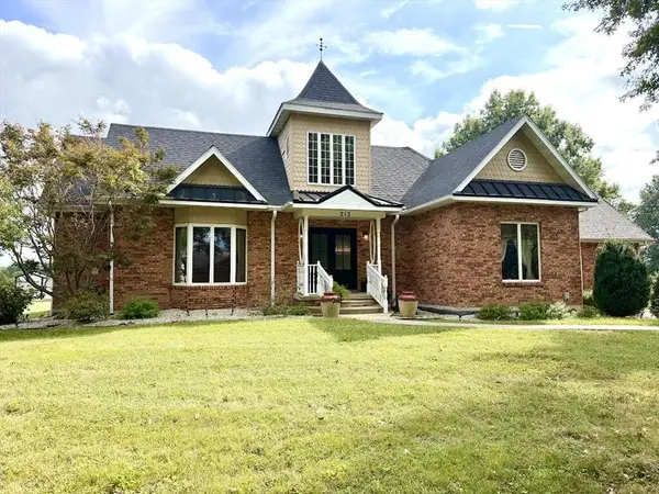 213 W Wood St, Shelbina, MO 63468