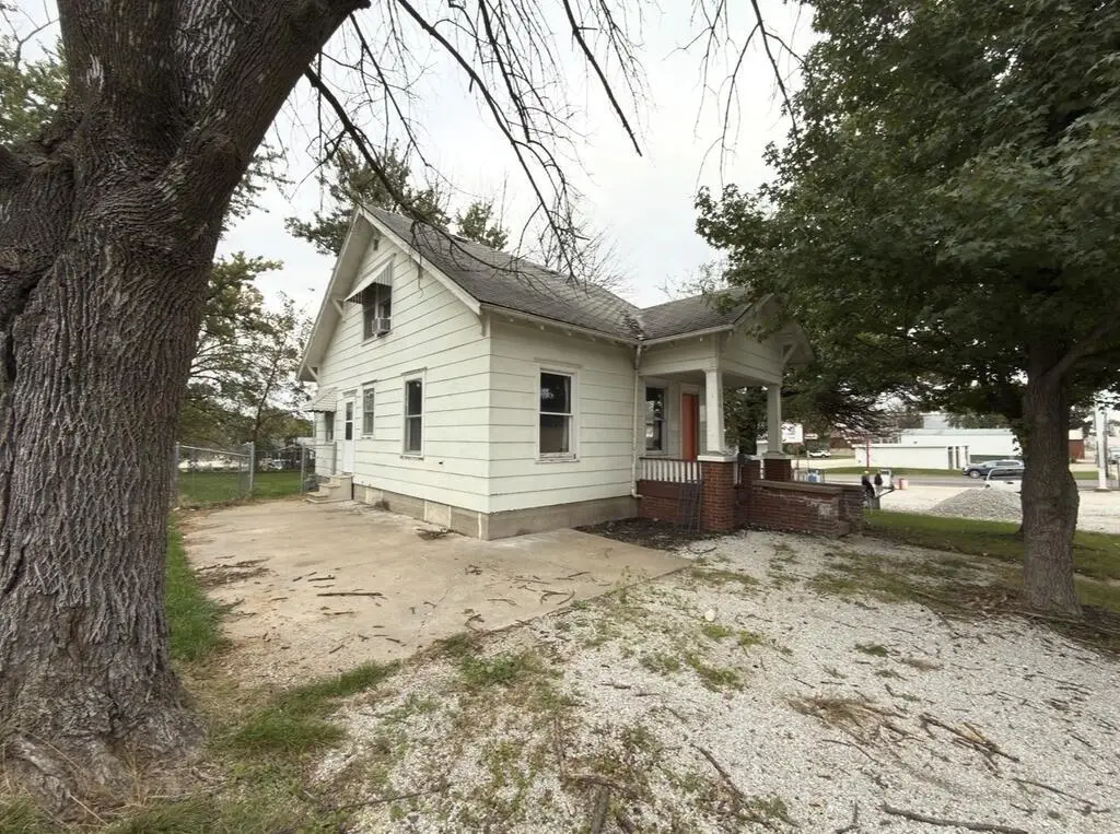 104 W Lafayette, Edina, MO 63537 - #1
