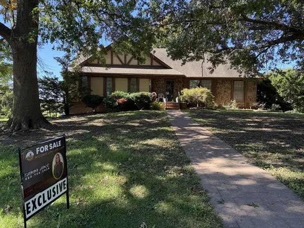 208 Markham Ct., Brookfield, MO 64628