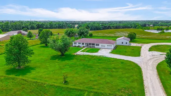 1391 Co Rd 2470, Huntsville, MO 65259