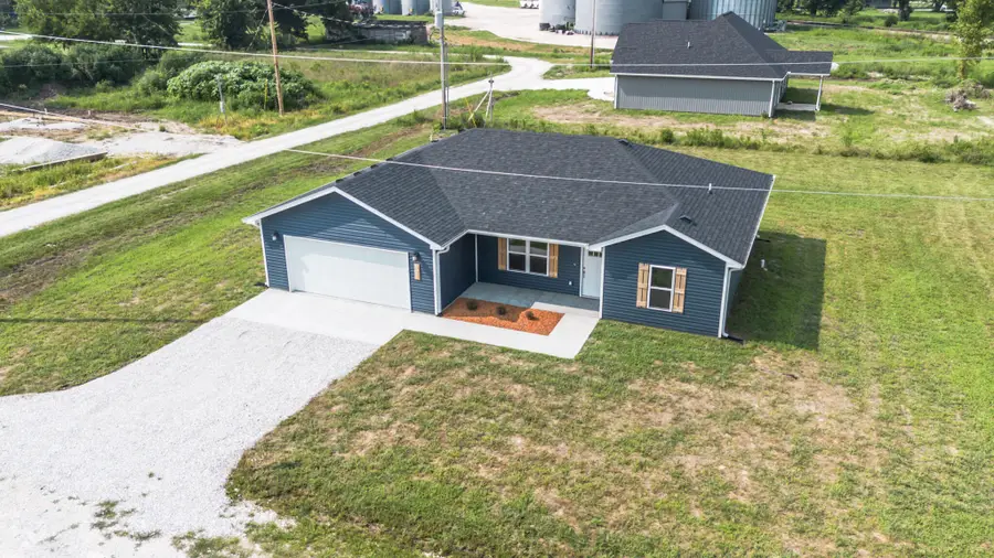 31 Andy Ct, Clark, MO 65243 - Image #2