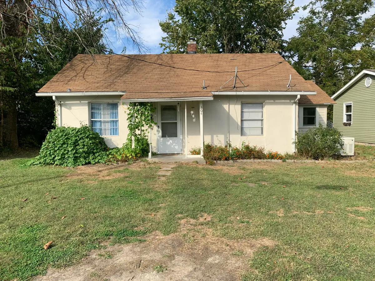 304 E 6th Street, Salisbury, MO 65281 - Image #1