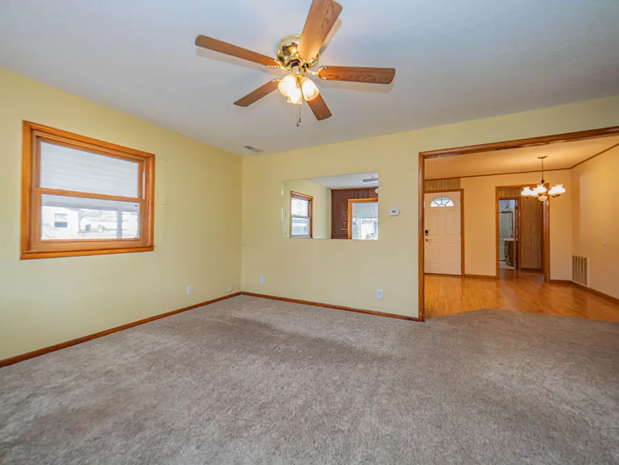 808 Mckinley Ave., Moberly, MO 65270 - #2