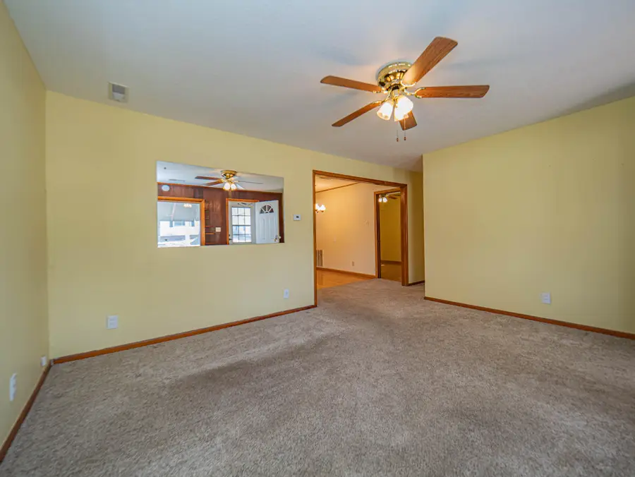 808 Mckinley Ave., Moberly, MO 65270 - #3