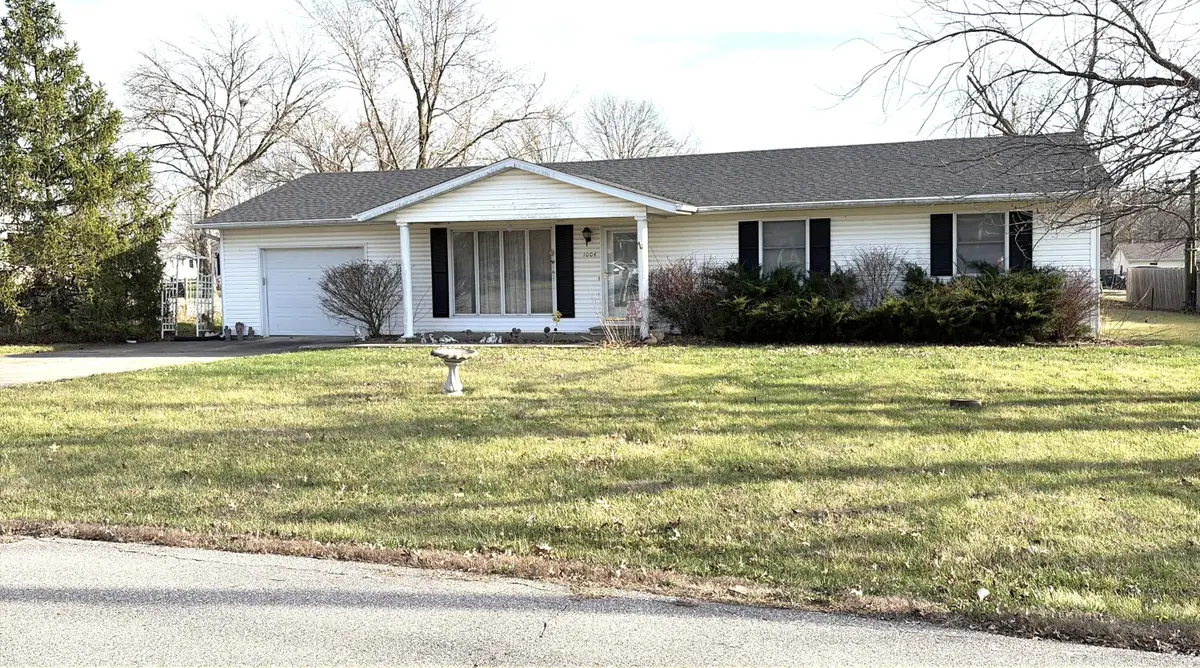 1004 Meadow, Macon, MO 63552 - #1