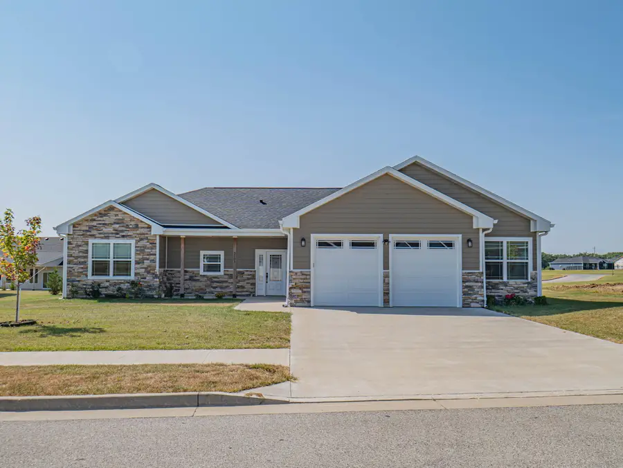 2105 Vinny Ave., Moberly, MO 65270 - #2