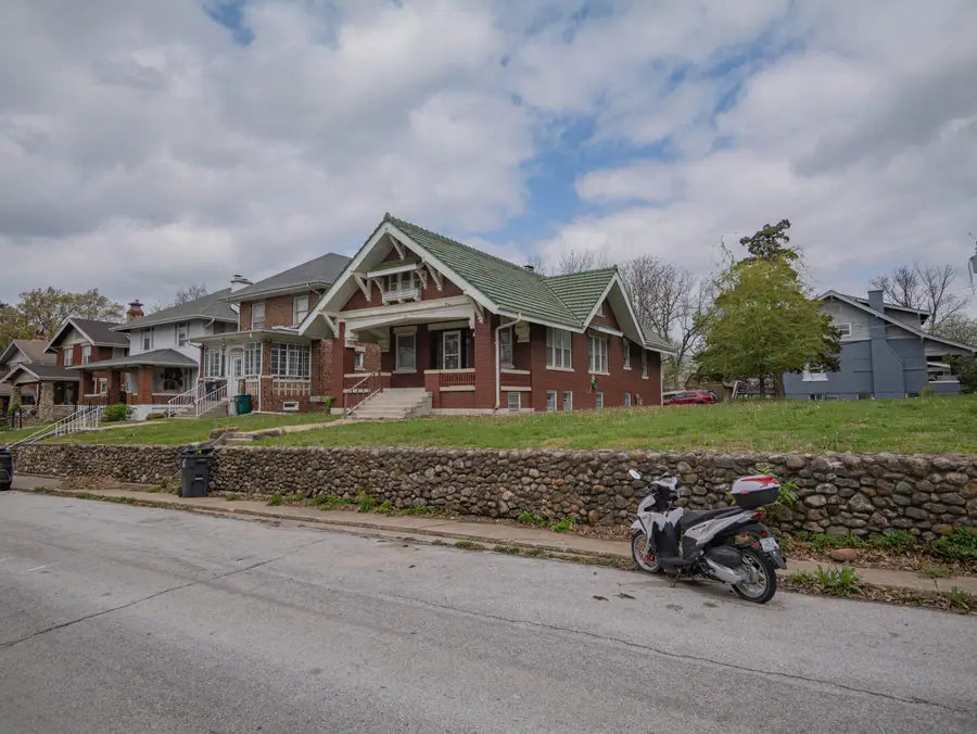 523 W Logan St., Moberly, MO 65270 - #2