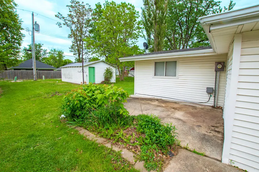 610 Garfield Ave., Moberly, MO 65270 - #3