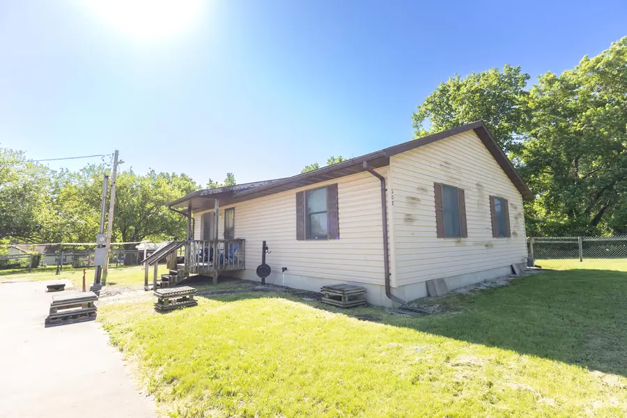 302 Grand Ave., Huntsville, MO 65259 - #3