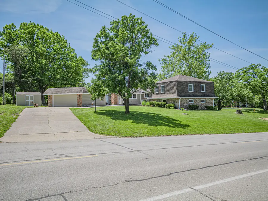 302 Circle Dr., Moberly, MO 65270 - #2