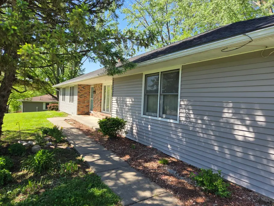 101 Lakeview Dr., Glasgow, MO 65254 - #2