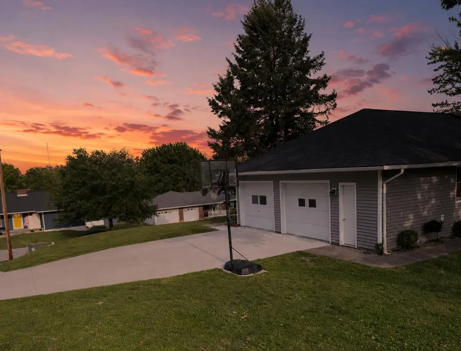 101 Lakeview Dr., Glasgow, MO 65254 - #3