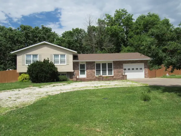 813 Sunset Dr., Macon, MO 63552