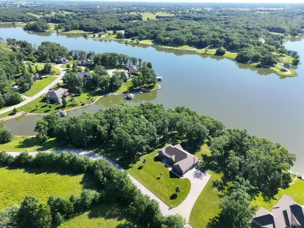 1810 W Shore Dr., Macon, MO 63552
