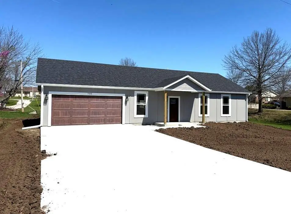 705 Roe, Macon, MO 63552 - #1