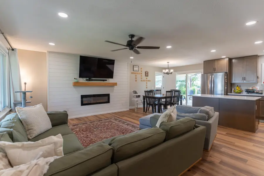 2560 Kroner Dr., Moberly, MO 65270 - #3